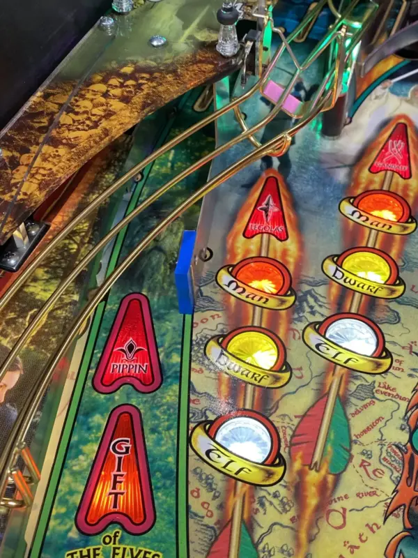 99% Perfect Original LOTR Pinball Machine With Topper - Image 31