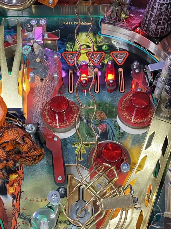 99% Perfect Original LOTR Pinball Machine With Topper - Image 33