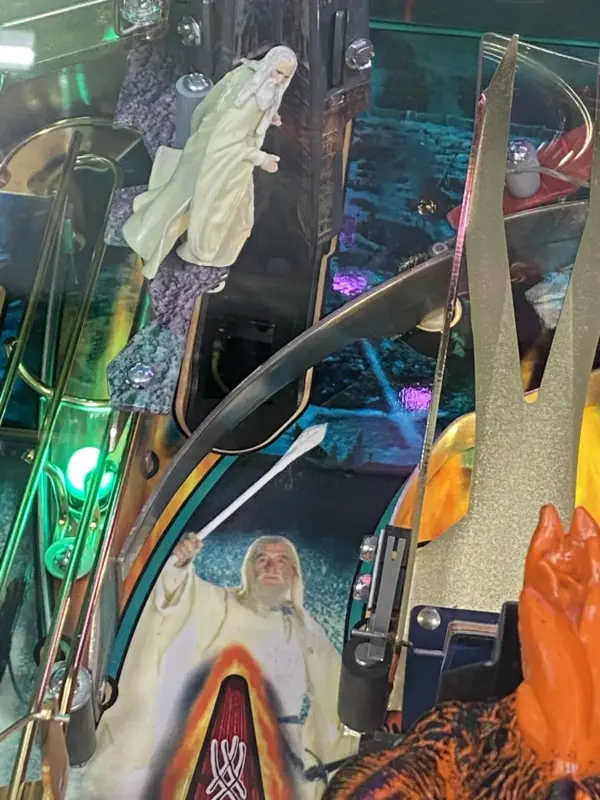 99% Perfect Original LOTR Pinball Machine With Topper - Image 8